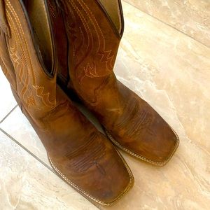 Ariat Boots. Plano Wide Square Toe Western Boot. Great condition.